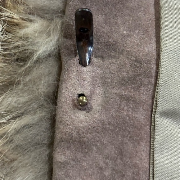 Authentic coyote fur coat - Picture 7 of 10